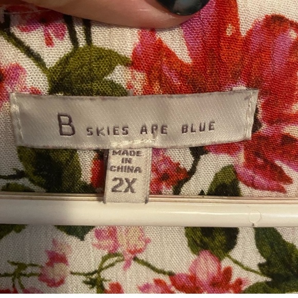 Skies are Blue Devan Button Detail Woven Top Size 2X - Picture 2 of 8